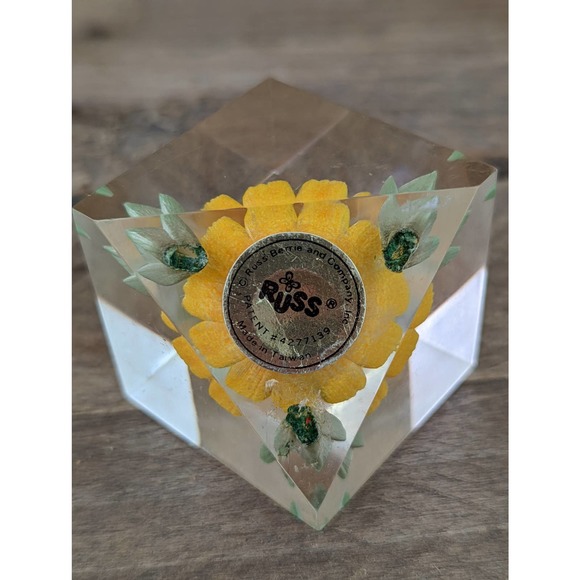 Vintage Set of Two Russ Berrie Lucite Flower Cubes - Picture 6 of 7